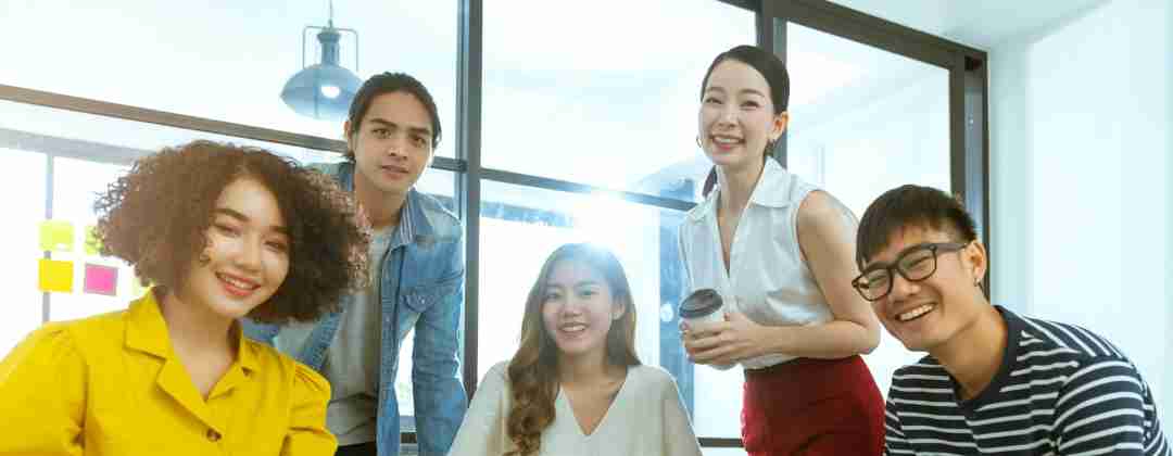 与全球最佳雇主  尊龙z6光电<br>
一起探索未来职涯可能